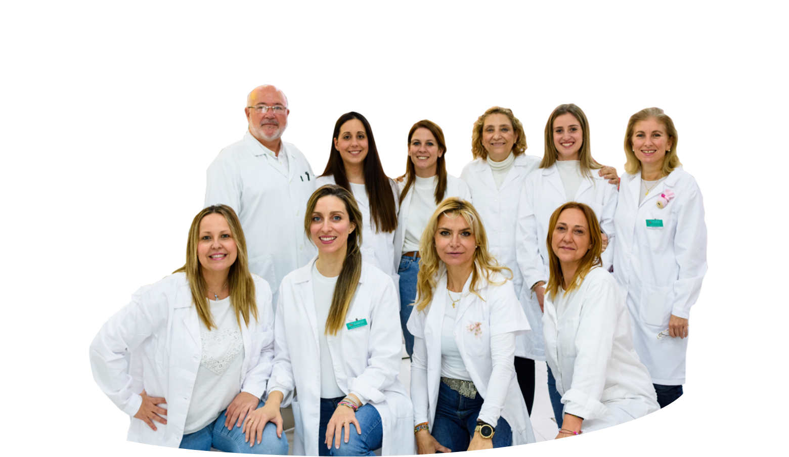 Todo nuestro equipo posando y sonriendo a camara